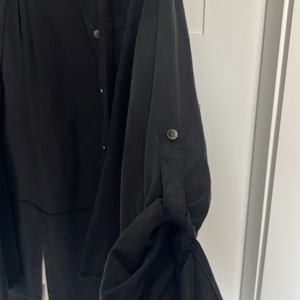 Button down - Picture 3 of 4